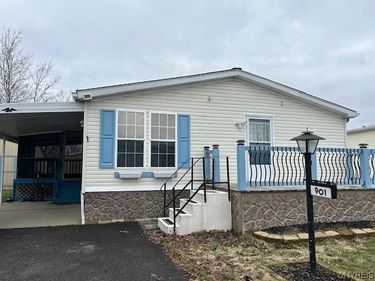 901 Hollywood Drive, Lockport, NY 14094