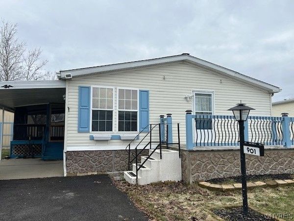 901 Hollywood Drive, Lockport, NY 14094