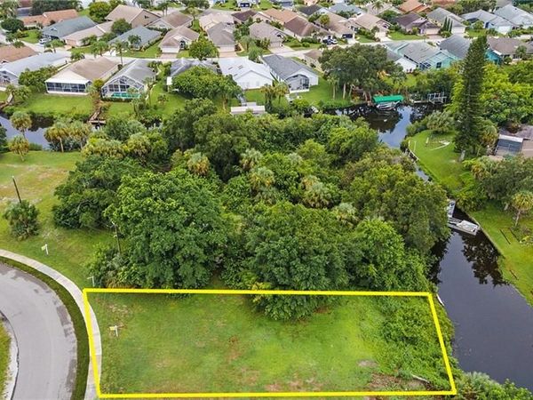 947 Iris DR , NORTH FORT MYERS, FL 33903