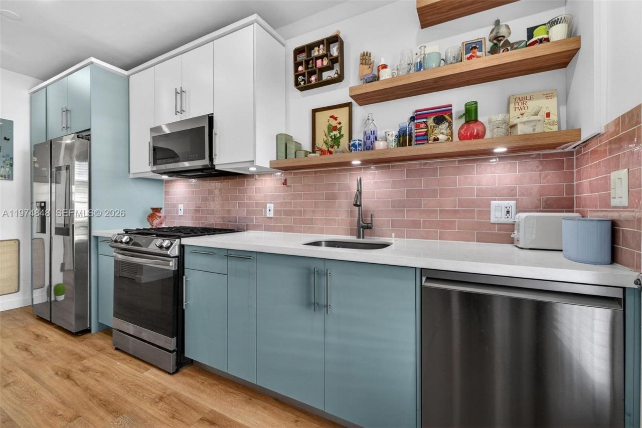 8600 Byron Ave, Unit 8600-9, Miami Beach, FL 33141 Photo