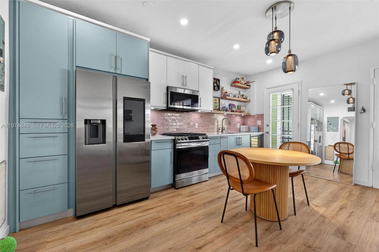 8600 Byron Ave, Unit 8600-9, Miami Beach, FL 33141 Photo