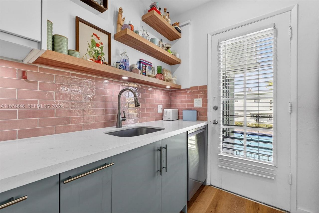 8600 Byron Ave, Unit 8600-9, Miami Beach, FL 33141 Photo