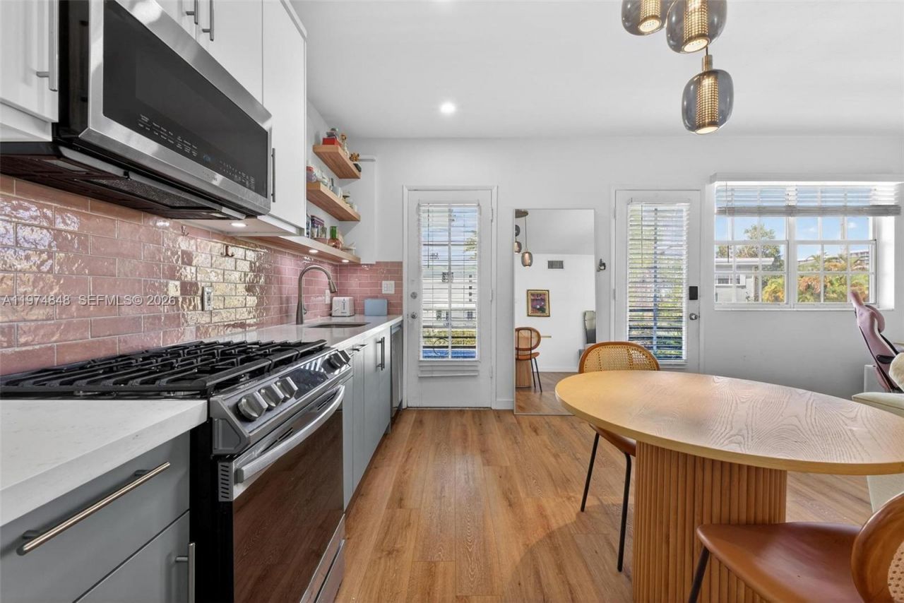 8600 Byron Ave, Unit 8600-9, Miami Beach, FL 33141 Photo