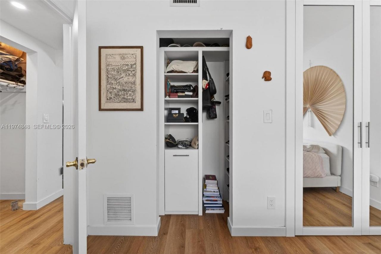 8600 Byron Ave, Unit 8600-9, Miami Beach, FL 33141 Photo