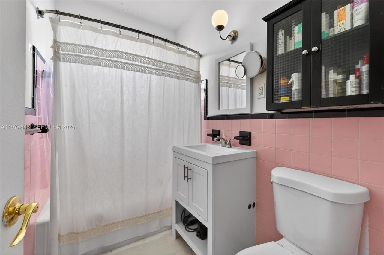 8600 Byron Ave, Unit 8600-9, Miami Beach, FL 33141 Photo