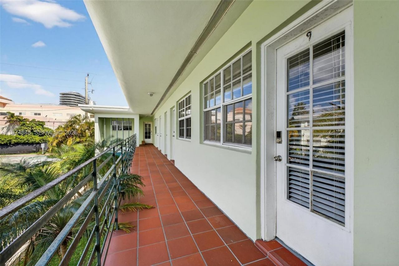8600 Byron Ave, Unit 8600-9, Miami Beach, FL 33141 Photo