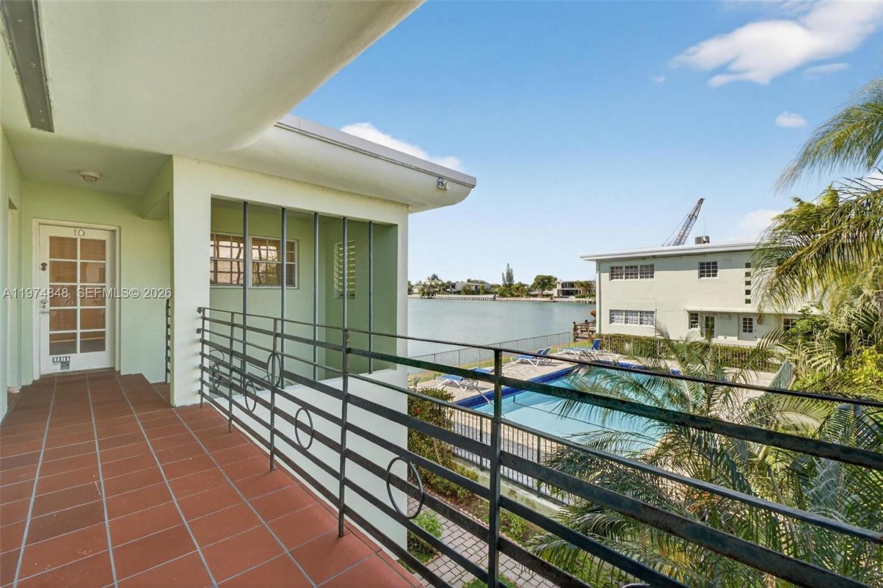 8600 Byron Ave, Unit 8600-9, Miami Beach, FL 33141 Photo