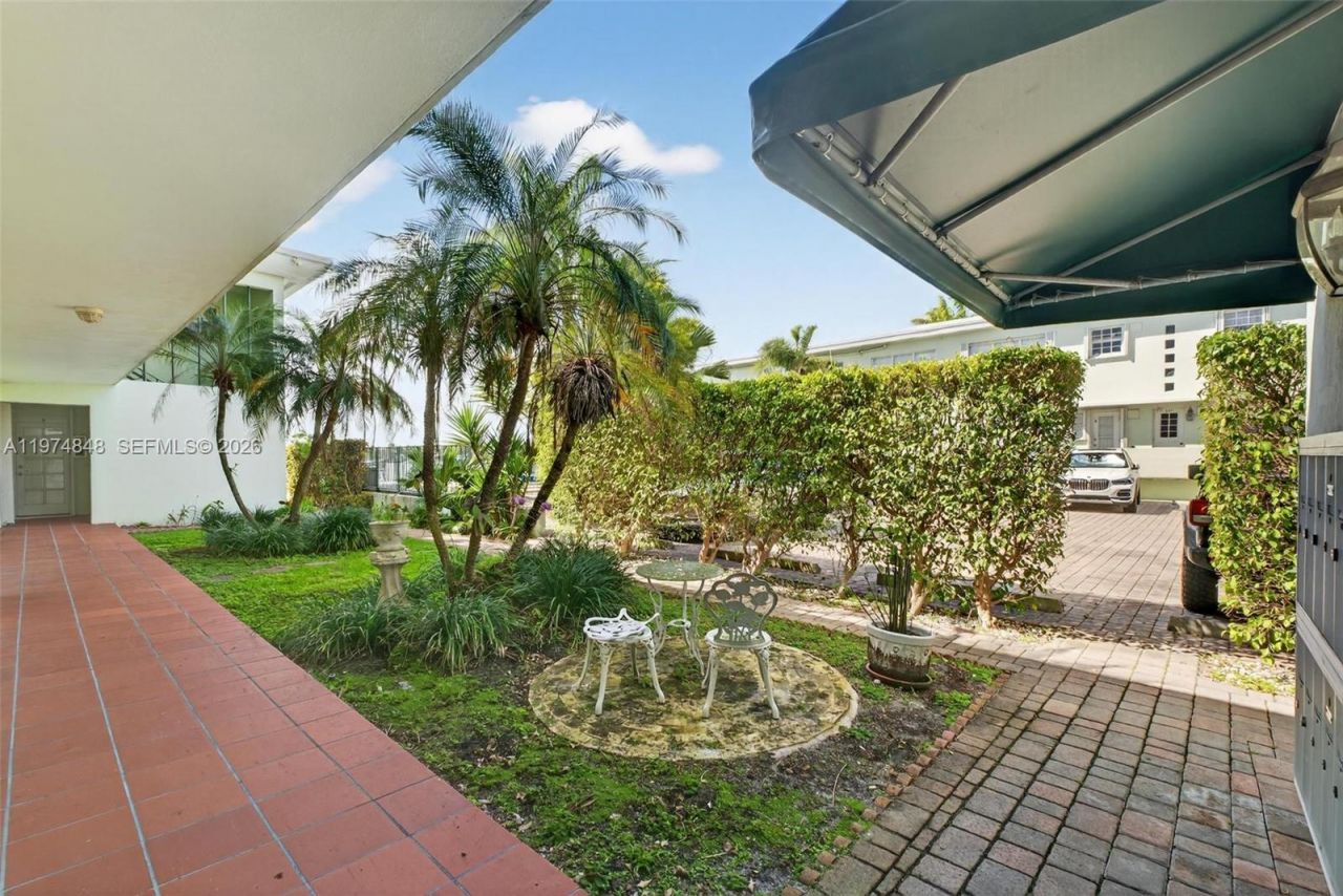 8600 Byron Ave, Unit 8600-9, Miami Beach, FL 33141 Photo