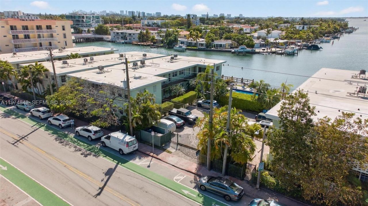 8600 Byron Ave, Unit 8600-9, Miami Beach, FL 33141 Photo