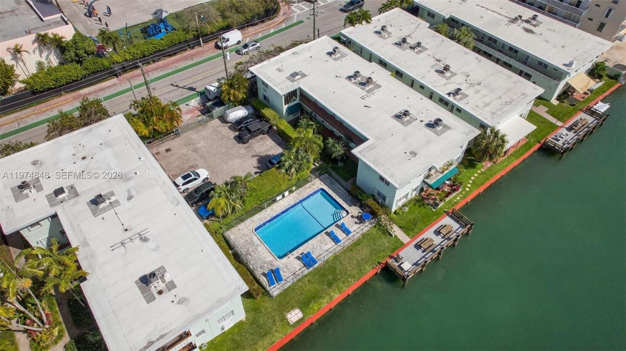 8600 Byron Ave, Unit 8600-9, Miami Beach, FL 33141 Photo