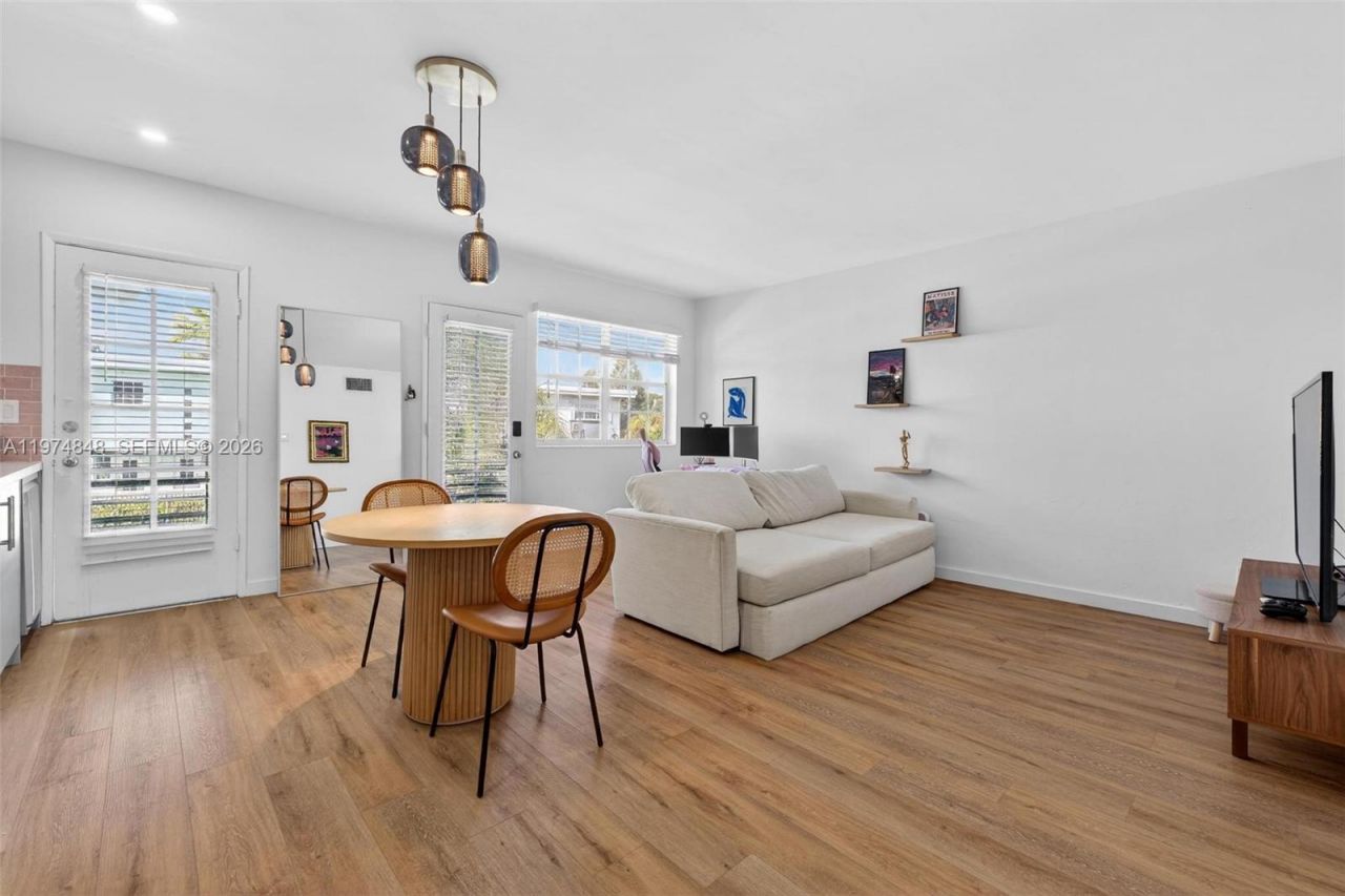 8600 Byron Ave, Unit 8600-9, Miami Beach, FL 33141 Photo