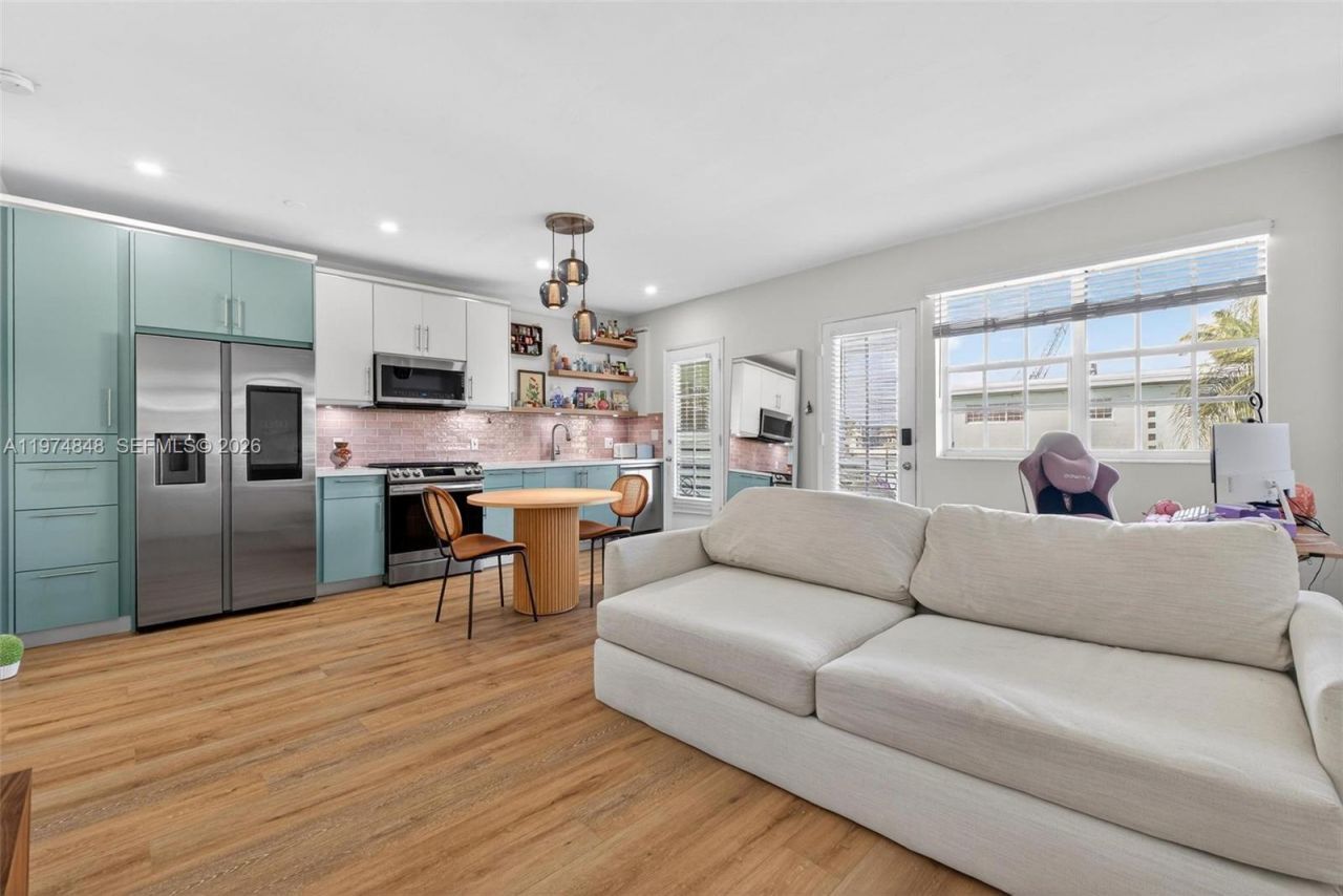 8600 Byron Ave, Unit 8600-9, Miami Beach, FL 33141 Photo