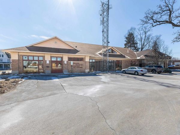 1055 University Avenue, Dubuque, IA 52001