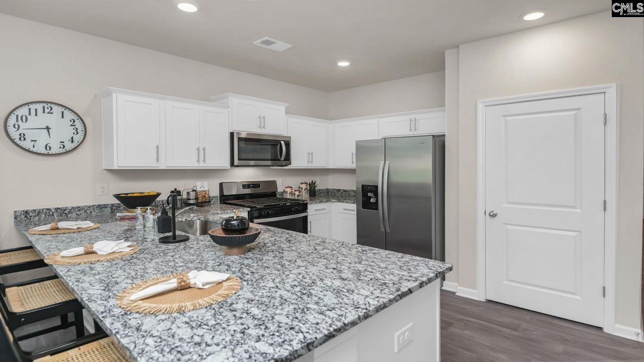 1033 Grand Oaks Drive  Photo 5