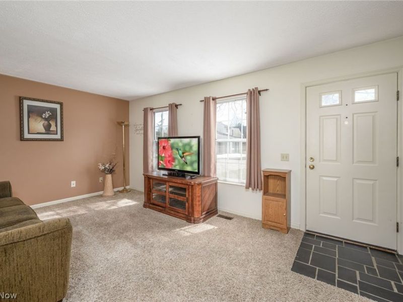 3385 Ash Lane, Cuyahoga Falls, OH 44223 Photo 6