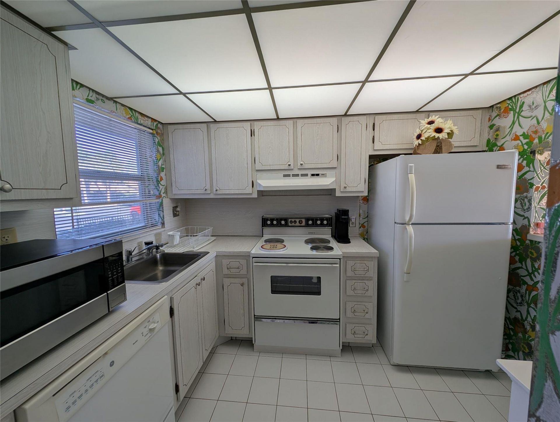 9900 Sunrise Lakes Boulevard, Unit 110, Sunrise, FL 33322 Photo