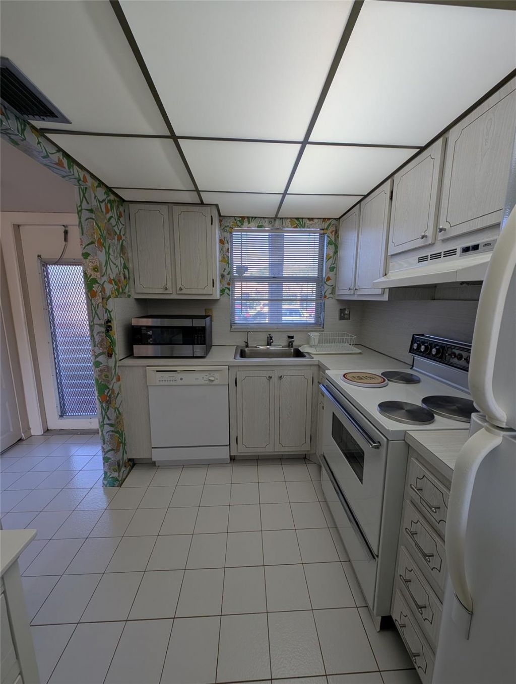 9900 Sunrise Lakes Boulevard, Unit 110, Sunrise, FL 33322 Photo