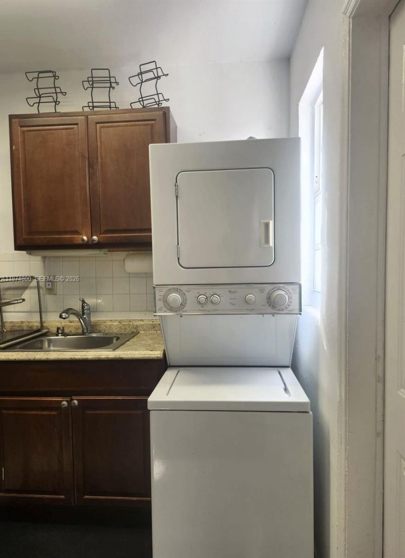 11220 NE 11th Pl , Unit 11220, Biscayne Park, FL 33161 Photo