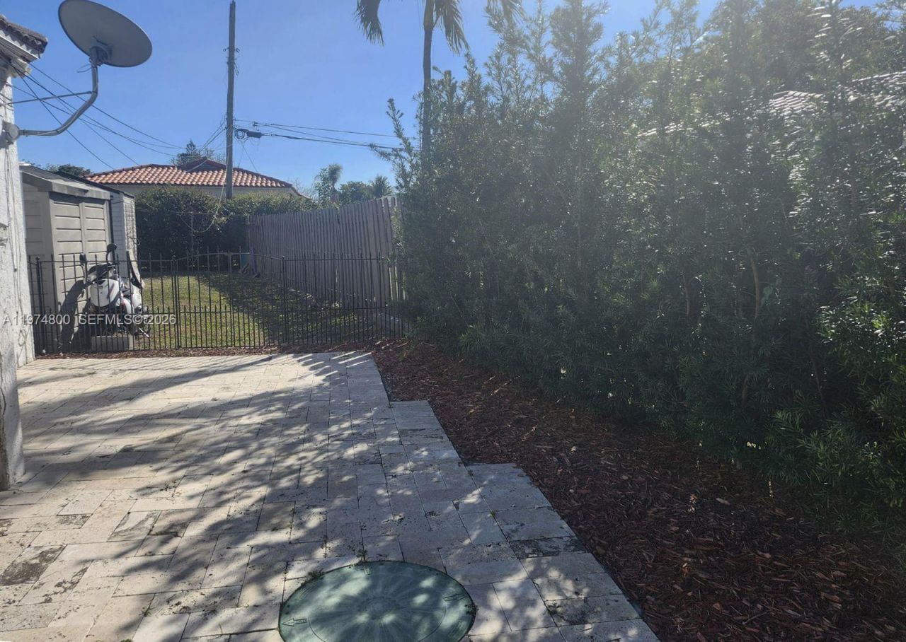 11220 NE 11th Pl , Unit 11220, Biscayne Park, FL 33161 Photo