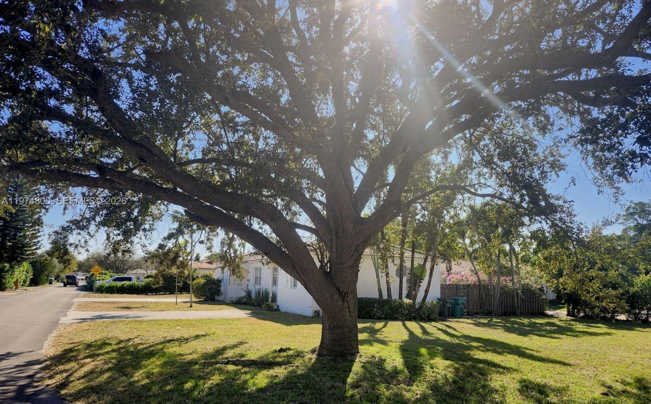 11220 NE 11th Pl , Unit 11220, Biscayne Park, FL 33161 Photo