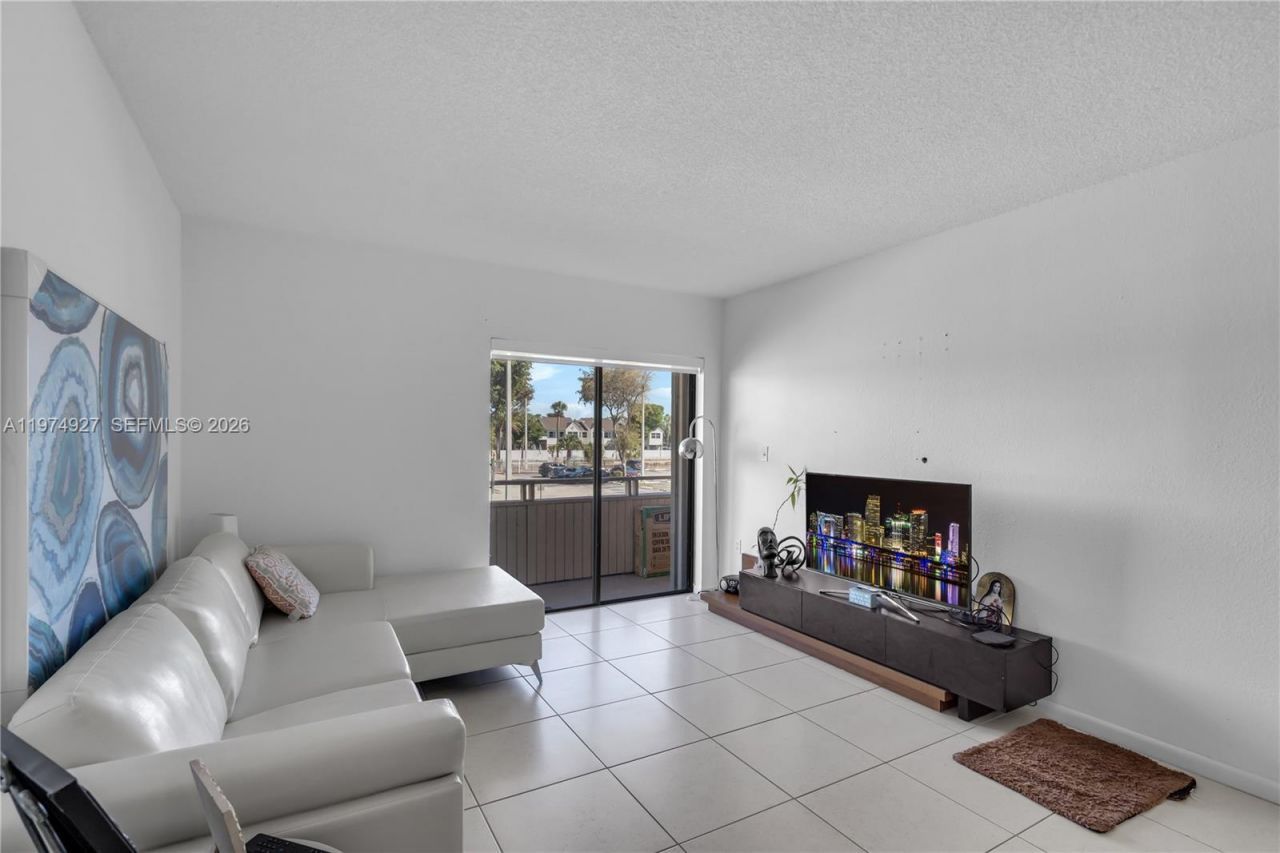 17530 NW 68th Ave, Unit C2003, Hialeah, FL 33015 Photo
