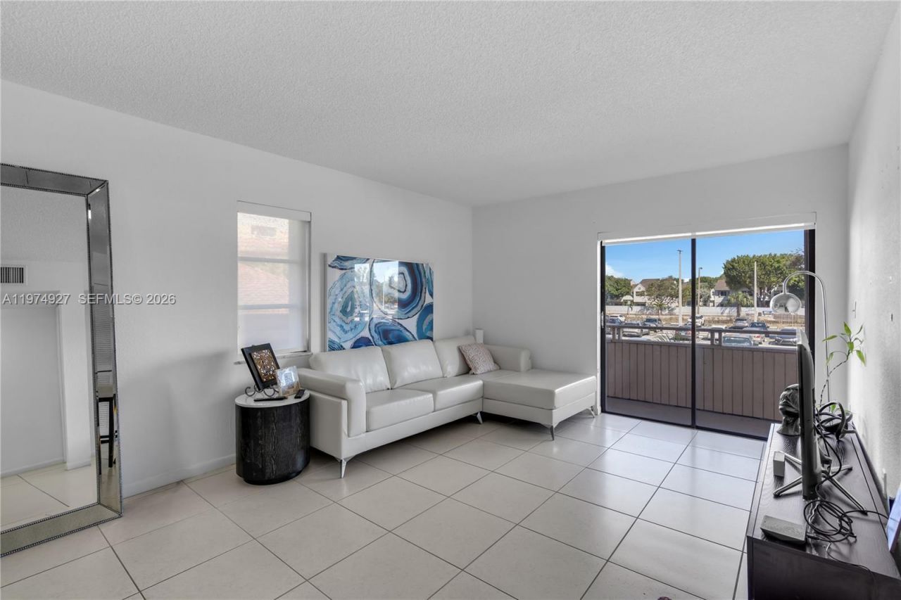 17530 NW 68th Ave, Unit C2003, Hialeah, FL 33015 Photo