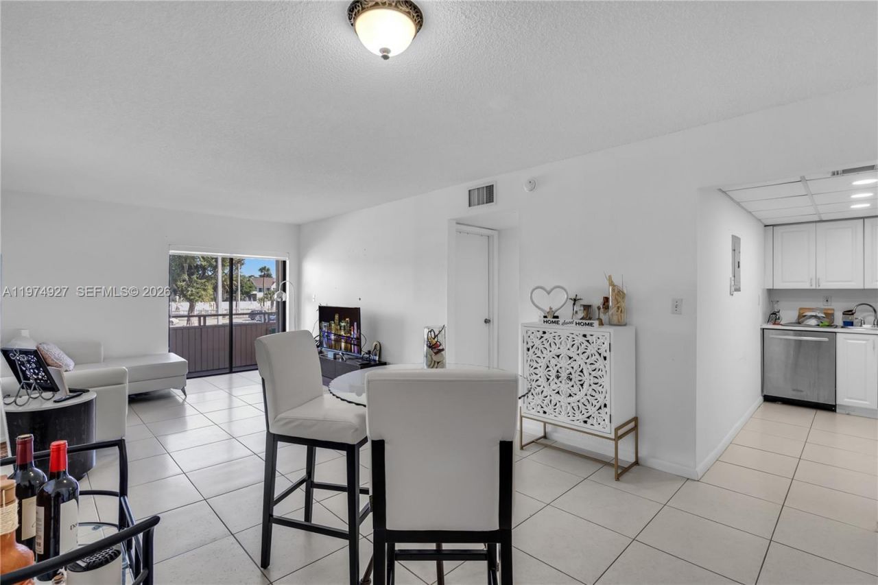 17530 NW 68th Ave, Unit C2003, Hialeah, FL 33015 Photo