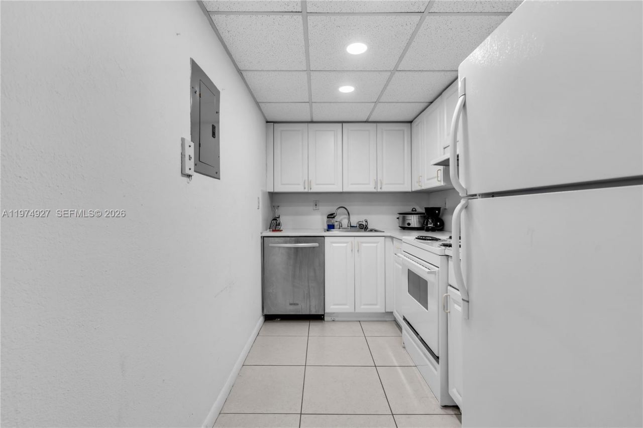 17530 NW 68th Ave, Unit C2003, Hialeah, FL 33015 Photo