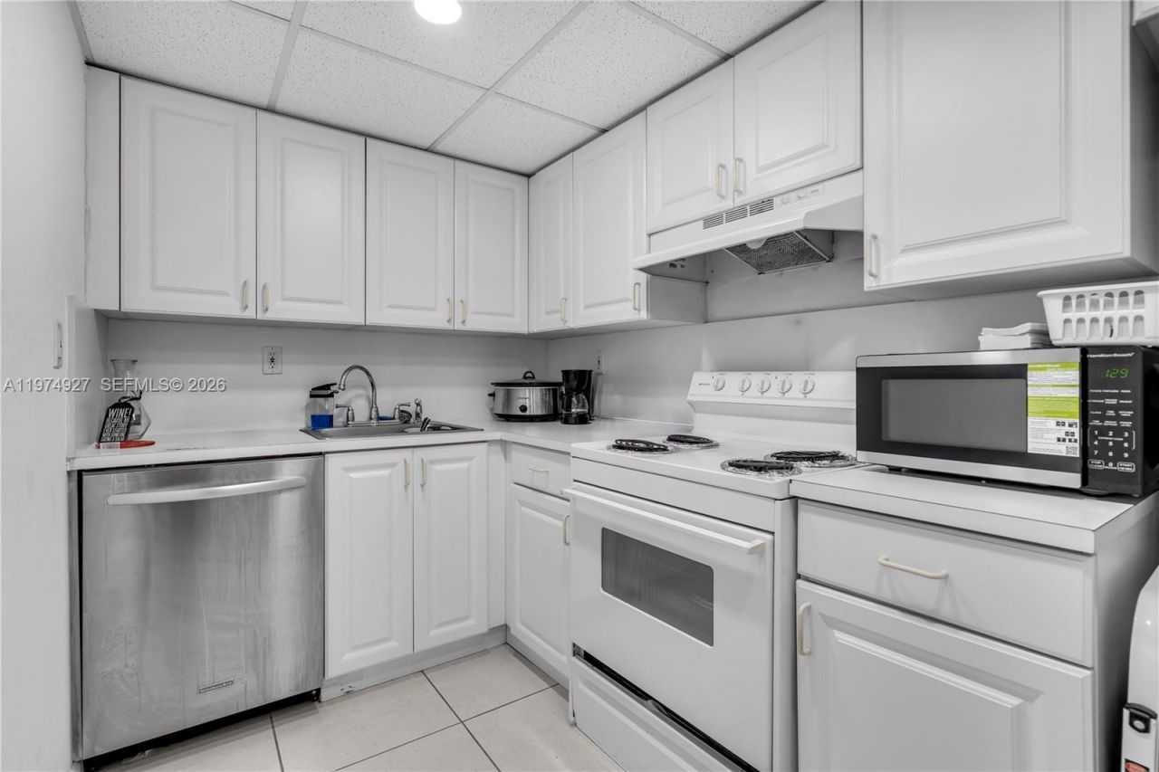 17530 NW 68th Ave, Unit C2003, Hialeah, FL 33015 Photo