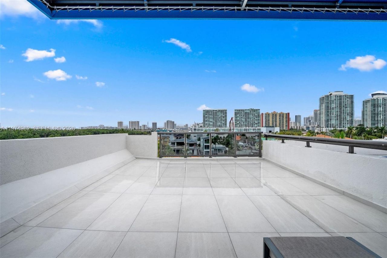 445 Poinciana Dr , Unit 1530, Sunny Isles Beach, FL 33160 Photo