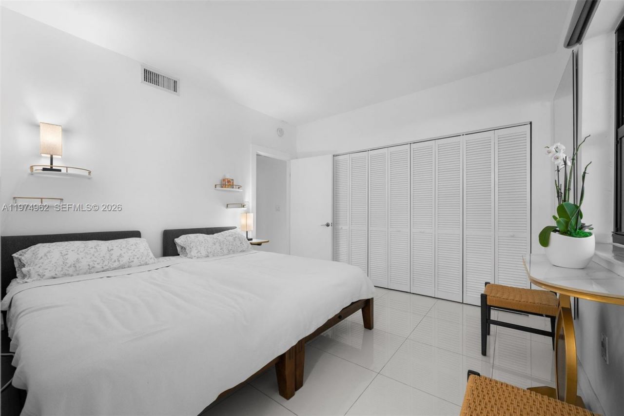 445 Poinciana Dr , Unit 1530, Sunny Isles Beach, FL 33160 Photo