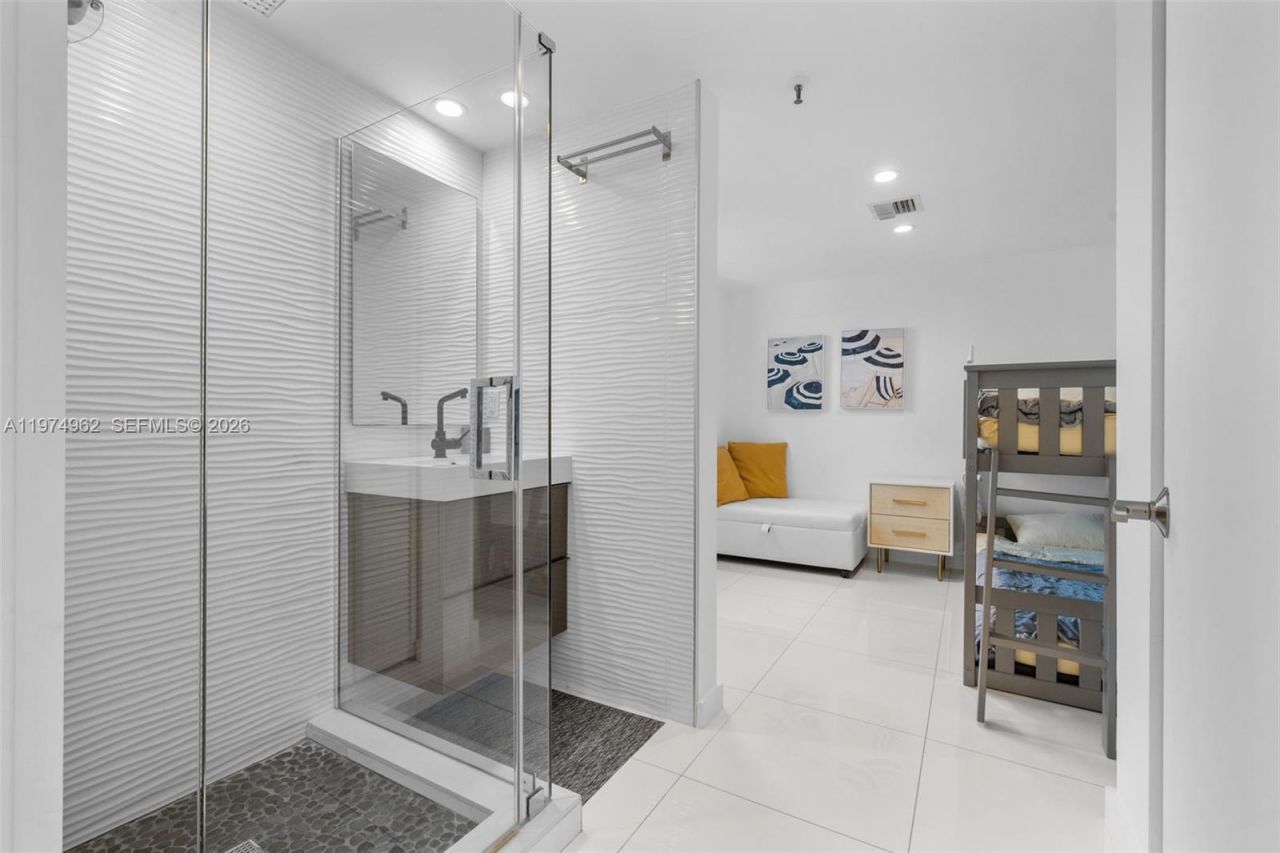 445 Poinciana Dr , Unit 1530, Sunny Isles Beach, FL 33160 Photo