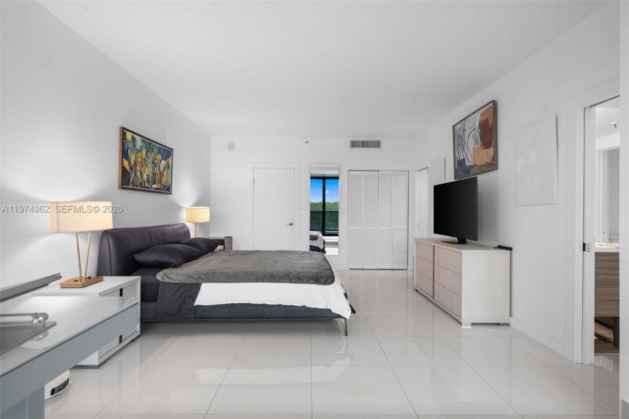 445 Poinciana Dr , Unit 1530, Sunny Isles Beach, FL 33160 Photo