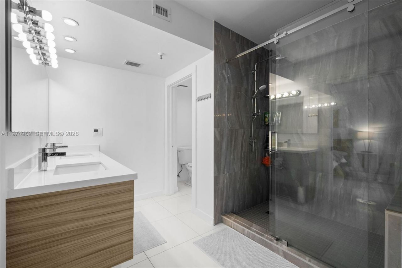 445 Poinciana Dr , Unit 1530, Sunny Isles Beach, FL 33160 Photo