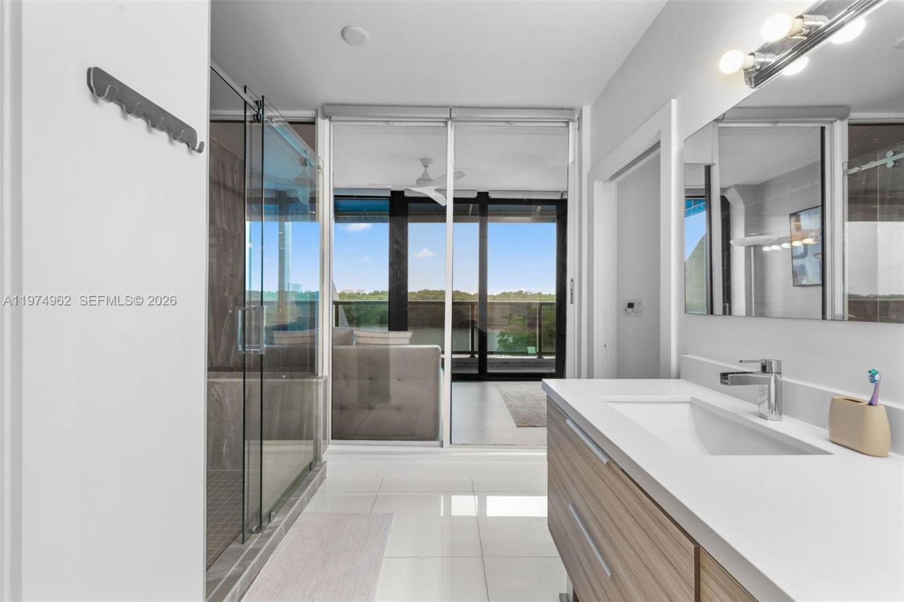 445 Poinciana Dr , Unit 1530, Sunny Isles Beach, FL 33160 Photo