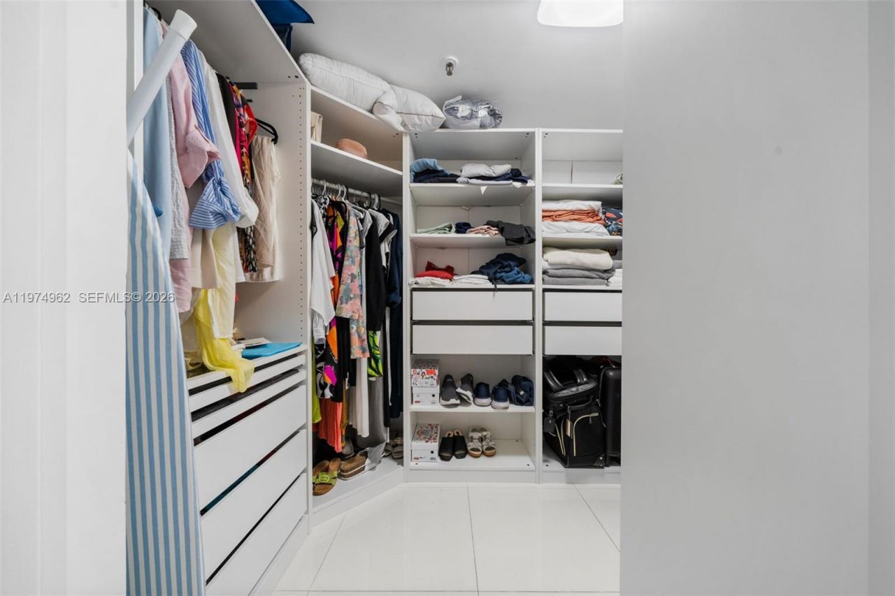 445 Poinciana Dr , Unit 1530, Sunny Isles Beach, FL 33160 Photo