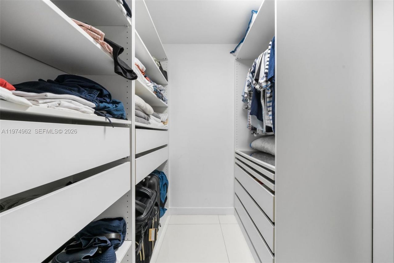 445 Poinciana Dr , Unit 1530, Sunny Isles Beach, FL 33160 Photo