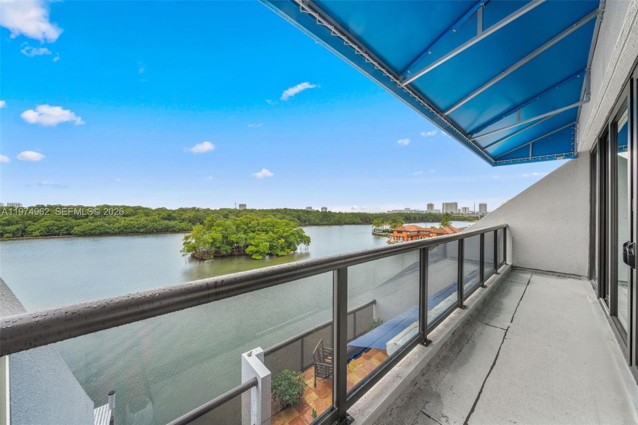 445 Poinciana Dr , Unit 1530, Sunny Isles Beach, FL 33160 Photo