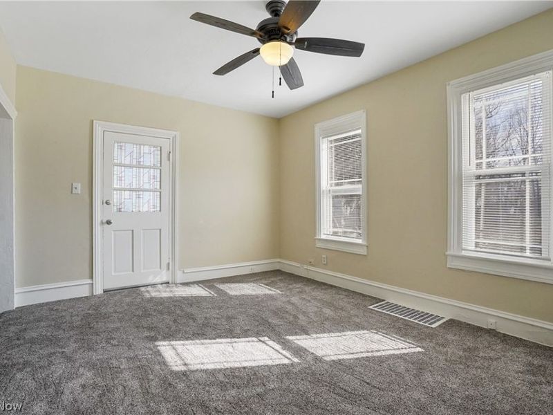 131 W Miller Avenue, Akron, OH 44301 Photo 9