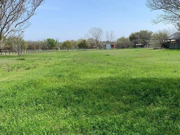 1908 Tierra Mesa, China Grove, TX 78263
