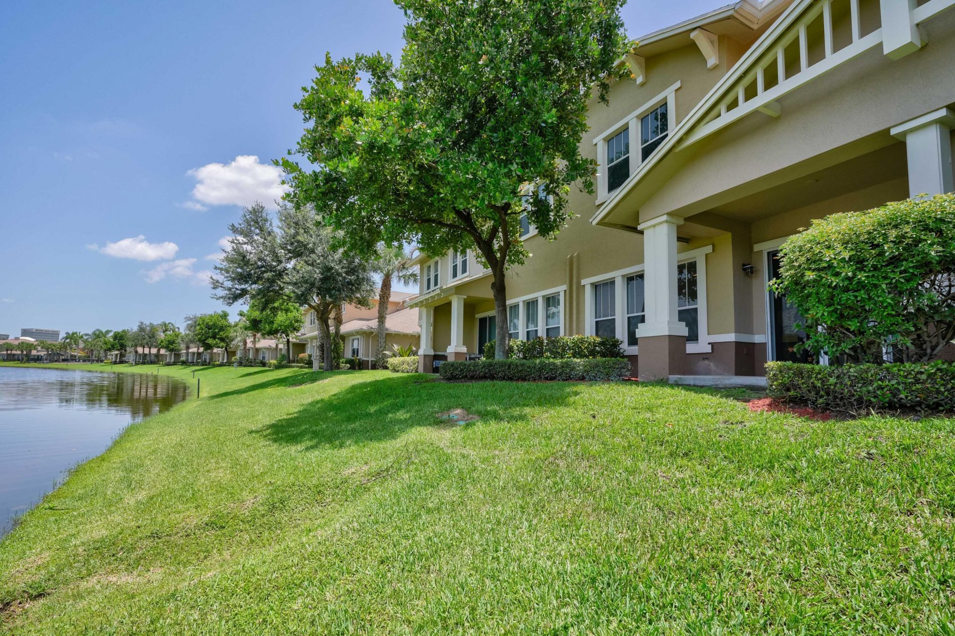 477 Pacific Grove Drive, Unit 2, West Palm Beach, FL 33401 Photo