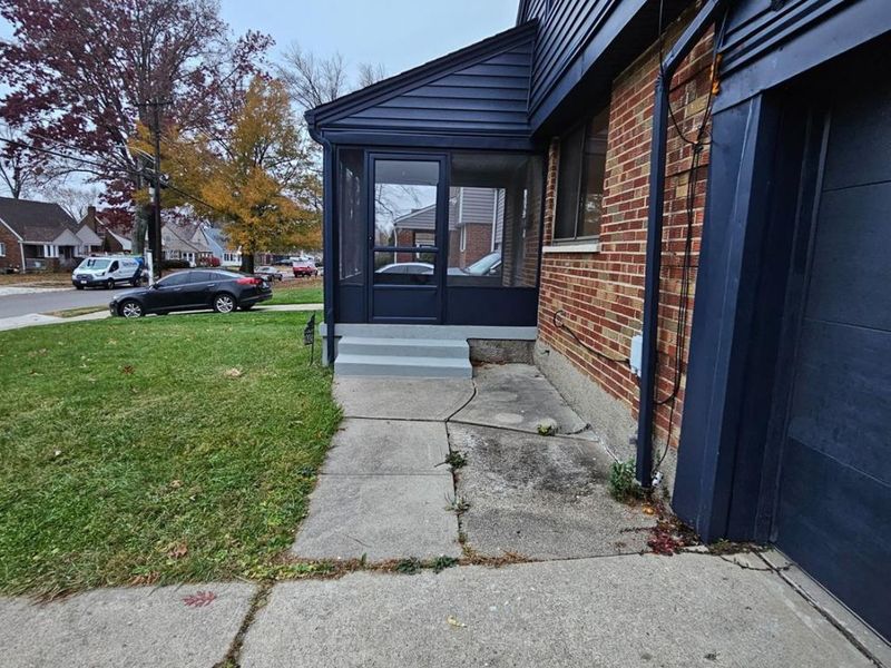 6024 Sunridge Drive, Cincinnati, OH 45224 Photo 2