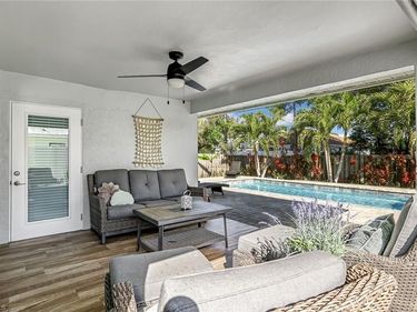 737 91st AVE N, NAPLES, FL 34108