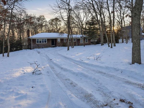 3 Robins Nest Lane, Hampton Bays, NY 11946