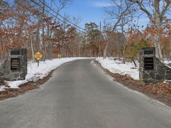 3 Robins Nest Lane, Hampton Bays, NY 11946