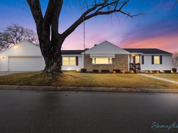 4630 W Anthony DRIVE, Greenfield, WI 53219