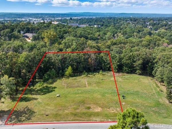 718 E Old North Road , Sand Springs, OK 74063