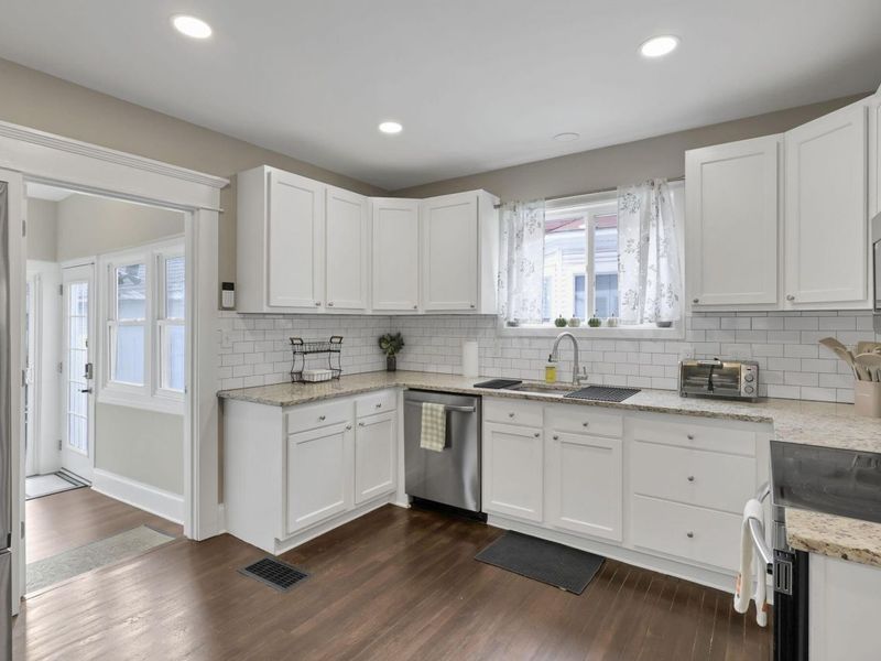 115 W Central Avenue , Delaware, OH 43015 Photo 18