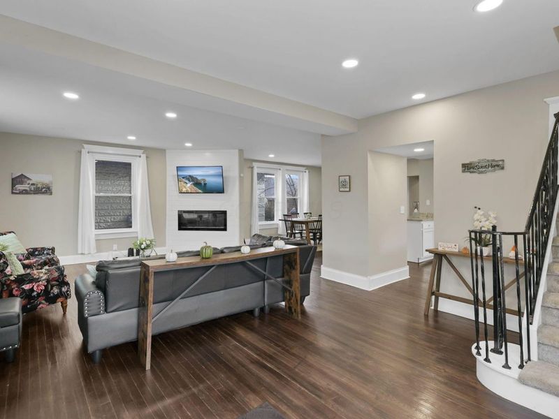 115 W Central Avenue , Delaware, OH 43015 Photo 8