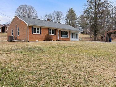 13 Country Club Rd , Lexington, VA 24450